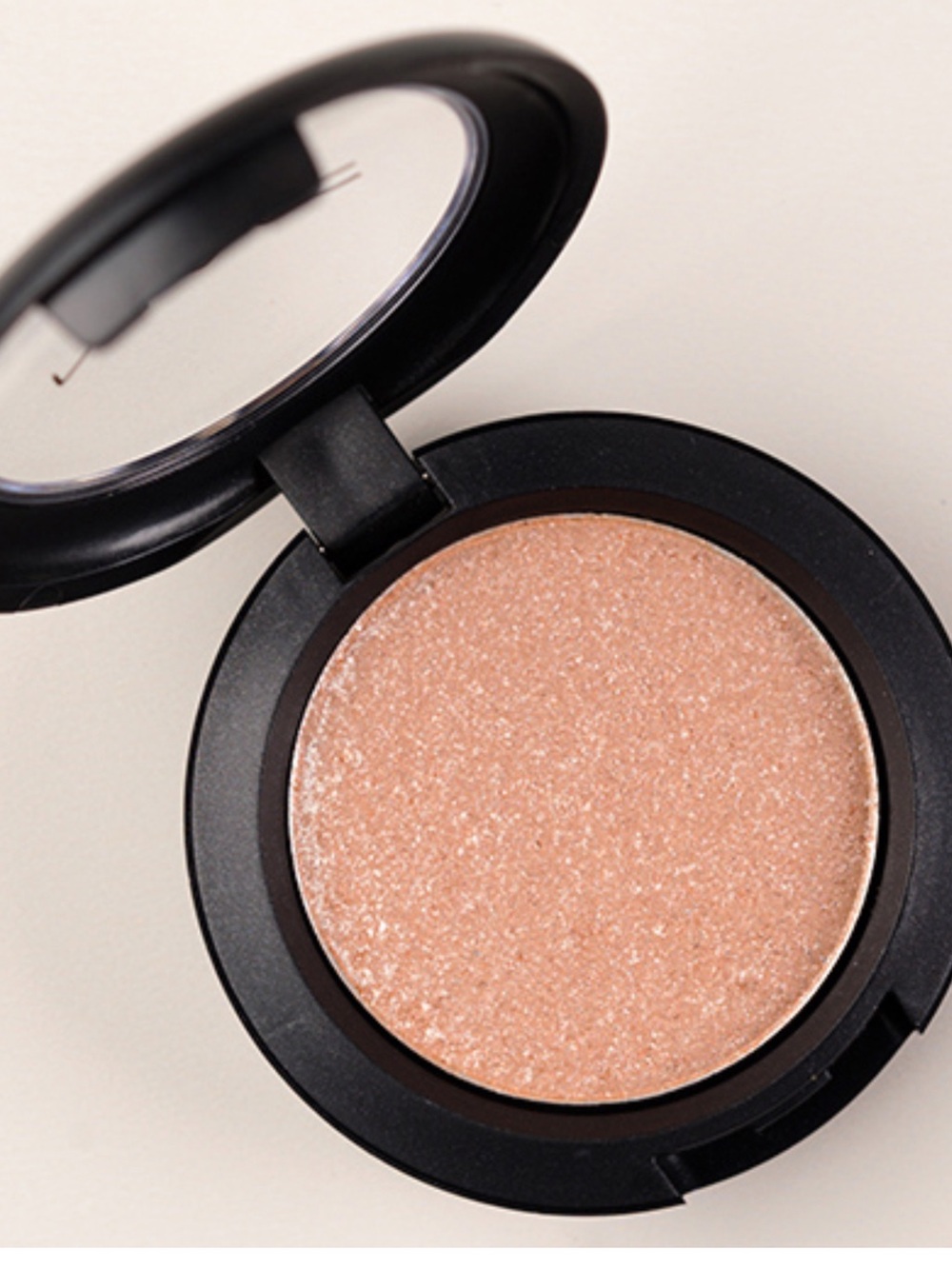 MAC Cosmetics Pressed Pigment Eyeshadow in Light Touch